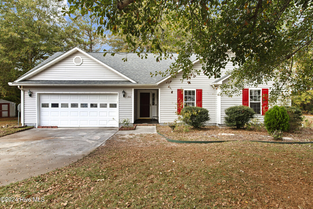 206 Chokecherry S in Richlands, NC - Building Photo