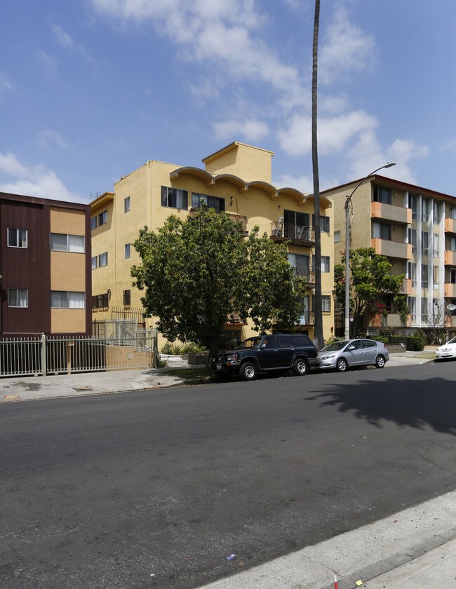 345 S Manhattan Pl in Los Angeles, CA - Building Photo - Building Photo