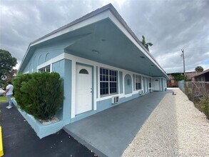 725 NW 4th Ave-Unit -1-4 in Fort Lauderdale, FL - Building Photo - Building Photo