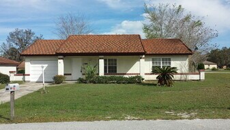 301 Oak Track Loop in Ocala, FL - Building Photo