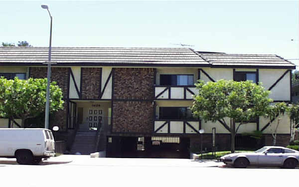 Burbank Garden Apartments in Sherman Oaks, CA - Building Photo - Building Photo