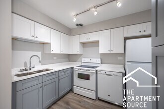 744 W Gordon Terrace in Chicago, IL - Building Photo - Building Photo