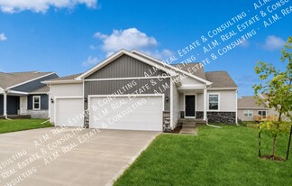 1120 Northview Dr in Waukee, IA - Building Photo