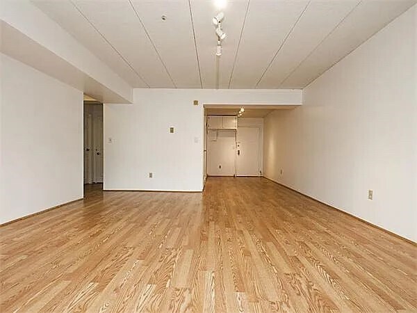 140 Pleasant St, Unit 309 in Brookline, MA - Building Photo - Building Photo