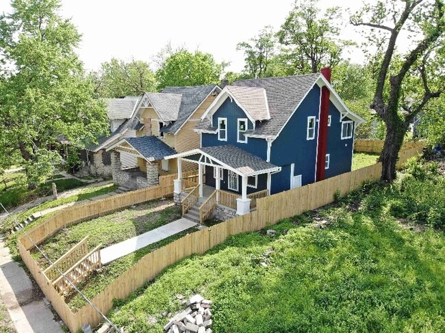 3320 Brooklyn Ave in Kansas City, MO - Building Photo - Building Photo