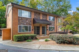 120 Biscayne Dr NW in Atlanta, GA - Building Photo