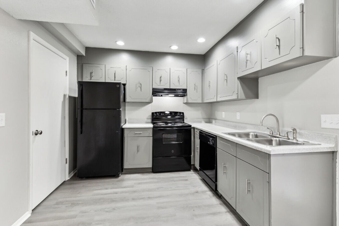 Country Oaks in Hixson, TN - Building Photo