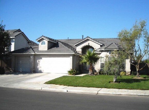 238 N Adler Ave in Clovis, CA - Building Photo