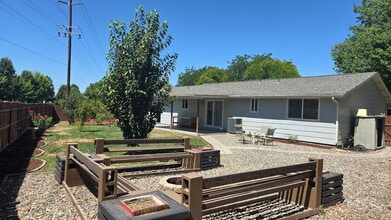 1210 SE Colonial Dr in College Place, WA - Building Photo - Building Photo