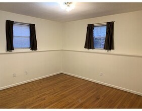 273 Charles St-Unit -2 in Waltham, MA - Foto de edificio - Building Photo