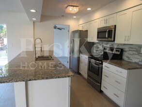 7347 Barragan Rd in Ft. Myers, FL - Foto de edificio - Building Photo