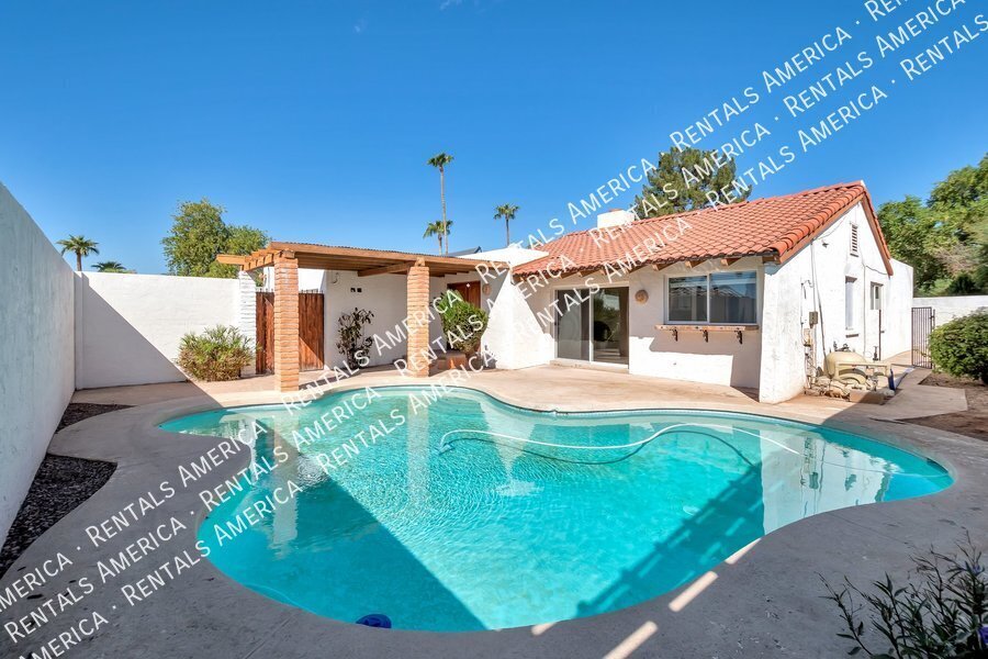 2076 E Alameda Dr in Tempe, AZ - Building Photo