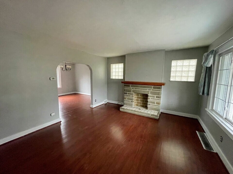 240 Ridgewood Ave in Pittsburgh, PA - Building Photo