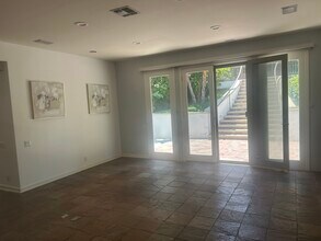 10321 Rochester Ave in Los Angeles, CA - Building Photo - Building Photo