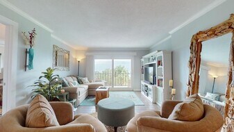 1120 N Shore Dr NE, Unit 501 in St. Petersburg, FL - Building Photo