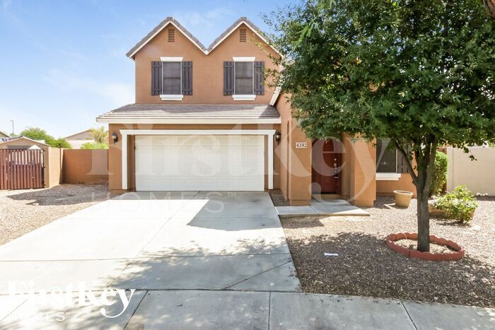 4392 S Coach House Ct in Gilbert, AZ - Building Photo