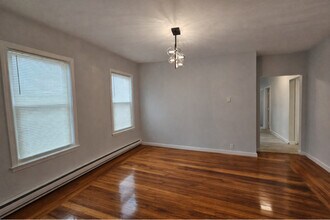 77 Dunham St, Unit 2 in Attleboro, MA - Building Photo - Building Photo