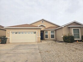 1826 Amber Dr in Carlsbad, NM - Building Photo