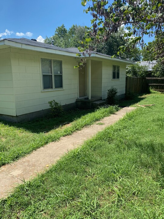 502 E Cherrie St in Tahlequah, OK - Building Photo