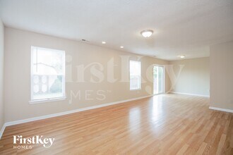 220 Woodstream Ct in Greenfield, IN - Foto de edificio - Building Photo