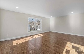 20 Zazzetti St, Unit 1 in Waldwick, NJ - Foto de edificio - Building Photo