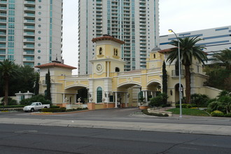 Turnberry Place in Las Vegas, NV - Building Photo - Building Photo