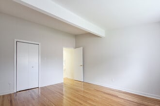 Vanhorne in Toronto, ON - Building Photo - Building Photo