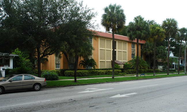 Bay Villa Condos in St. Petersburg, FL - Foto de edificio - Building Photo