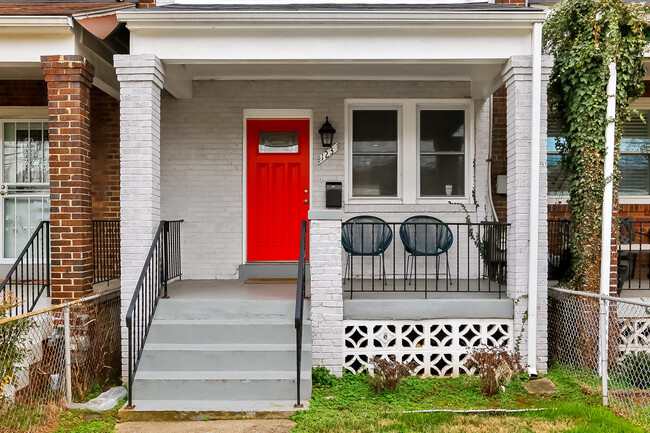 123 36th St NE in Washington, DC - Foto de edificio - Building Photo