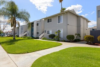 Terre at Creek in Ramona, CA - Foto de edificio - Building Photo