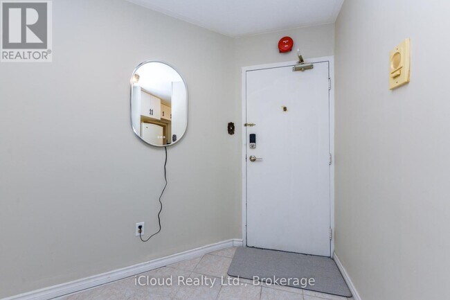 2323 Confederation Pkwy in Mississauga, ON - Building Photo - Building Photo