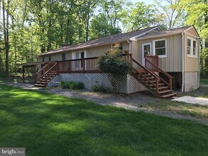 41329 Red Hill Rd in Leesburg, VA - Building Photo - Building Photo