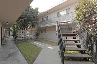 Shalimar Apartments in Downey, CA - Building Photo - Building Photo