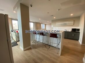 35 S Huntington Ave, Unit 506 in Boston, MA - Building Photo - Building Photo