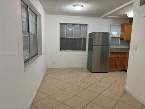 2415 Lincoln St in Hollywood, FL - Building Photo - Building Photo