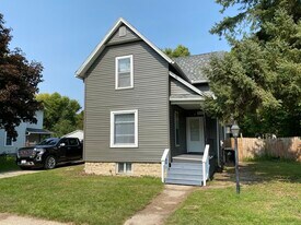 711 Highland Ave in Beloit, WI - Building Photo