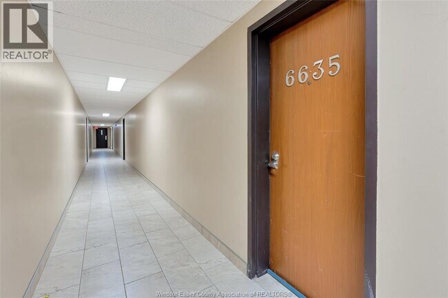 6635 Thornberry Crescent in Windsor, ON - Building Photo - Building Photo