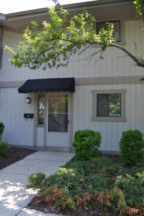 3964 S Tara Hill Dr in Greenfield, WI - Building Photo