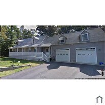 2 Woodside Dr in Saugus, MA - Building Photo