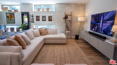 2811 Waverly Dr in Los Angeles, CA - Building Photo - Building Photo