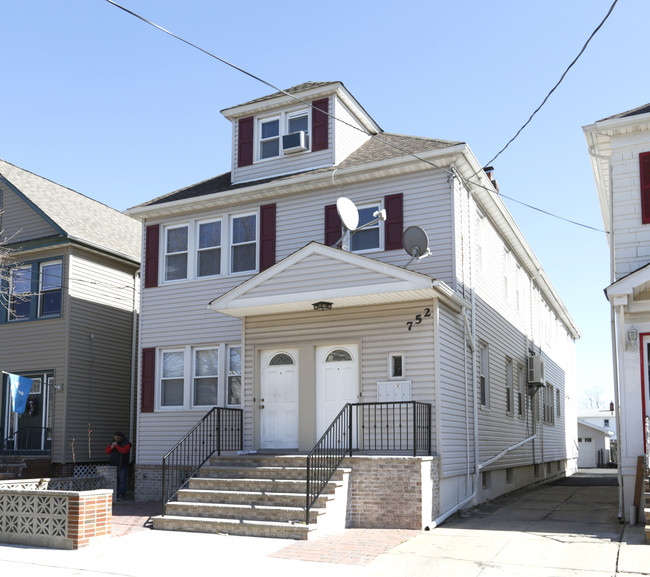 752 Grier Ave in Elizabeth, NJ - Building Photo - Building Photo