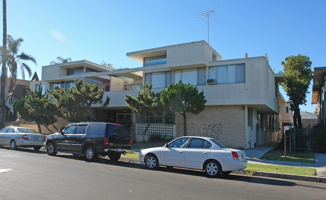 1117 S Bronson Ave in Los Angeles, CA - Foto de edificio - Building Photo