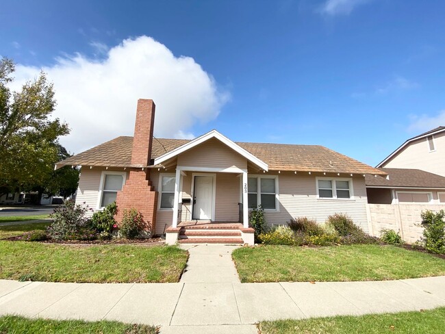 203-211 E Hickory Ave in Lompoc, CA - Building Photo - Building Photo