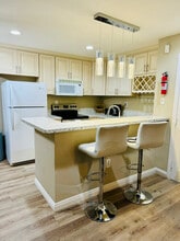 3456 Castle Glen Dr, Unit 165 in San Diego, CA - Building Photo - Building Photo