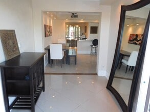112 S Federal Hwy, Unit Trendy 2-1 Walk to Beach in Pompano Beach, FL - Foto de edificio - Building Photo