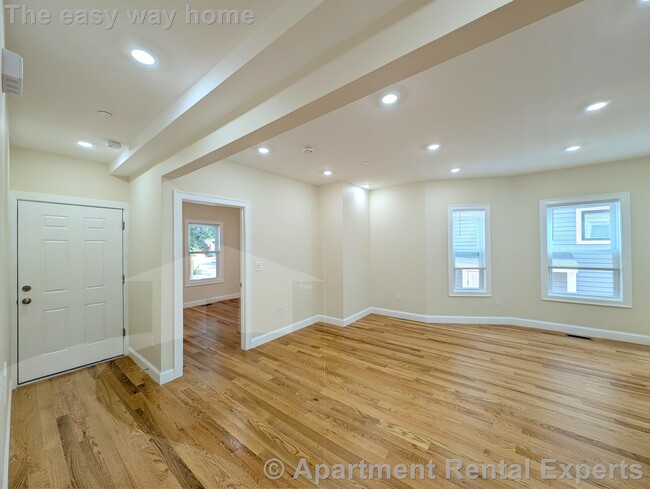 22 Holyoke Rd, Unit 1r in Somerville, MA - Foto de edificio - Building Photo