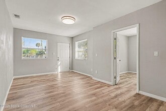 701 Tropic St in Titusville, FL - Foto de edificio - Building Photo