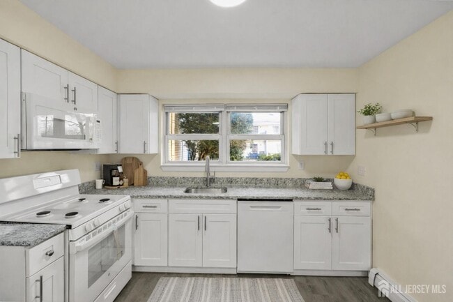 400 Cranbury Rd in East Brunswick, NJ - Building Photo - Building Photo