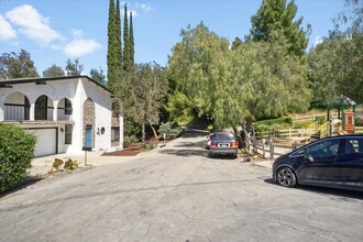 23539 Summit Dr, Unit 614-1 in Calabasas, CA - Building Photo - Building Photo