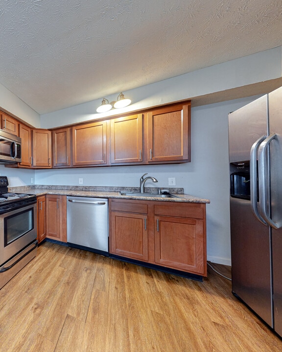 868-892 S Spring Rd Apartments in Westerville, OH - Building Photo